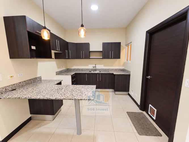 Casa en alquiler en La Guácima | 3 habitaciones, A/C y patio - Imagen 3