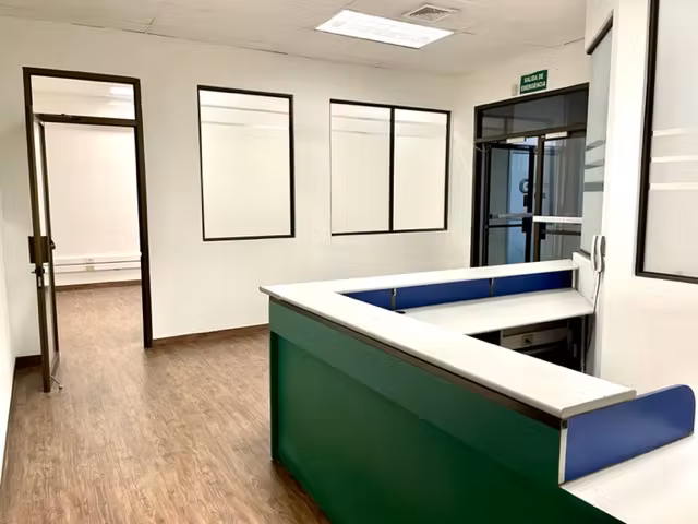 Local y Oficinas 350m² en Sabana Oeste | Vía Principal y Garaje