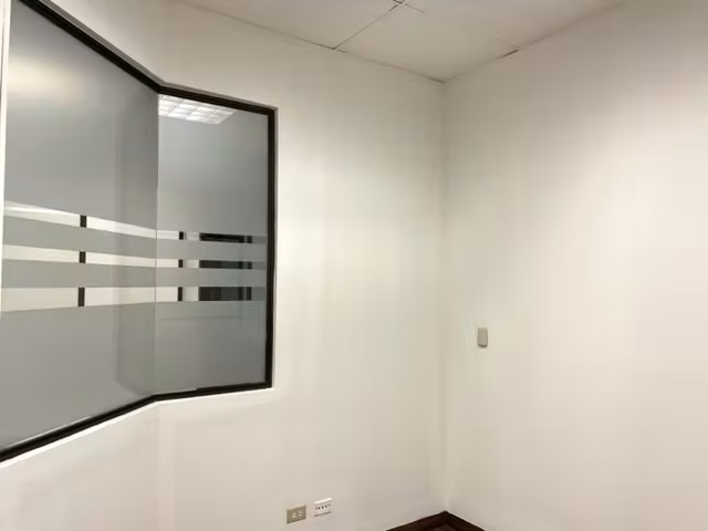 Local y Oficinas 350m² en Sabana Oeste | Vía Principal y Garaje - Imagen 6