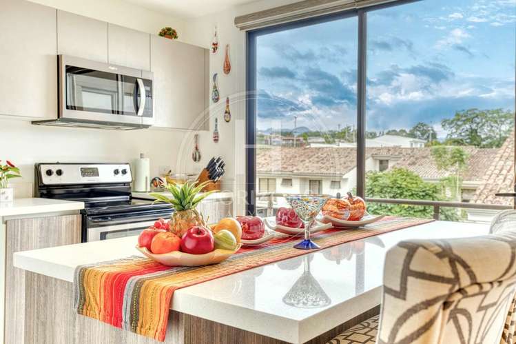 Casa en Venta en Condominio La Estefana con Jardín Privado y 4 Parqueos noj1104 - Imagen 7