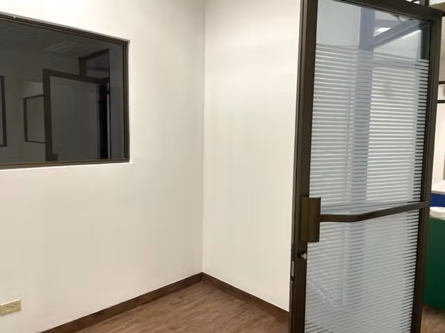 Amplio Local Comercial y Oficinas en Alquiler – Sabana Oeste | 350 m² - Imagen 9