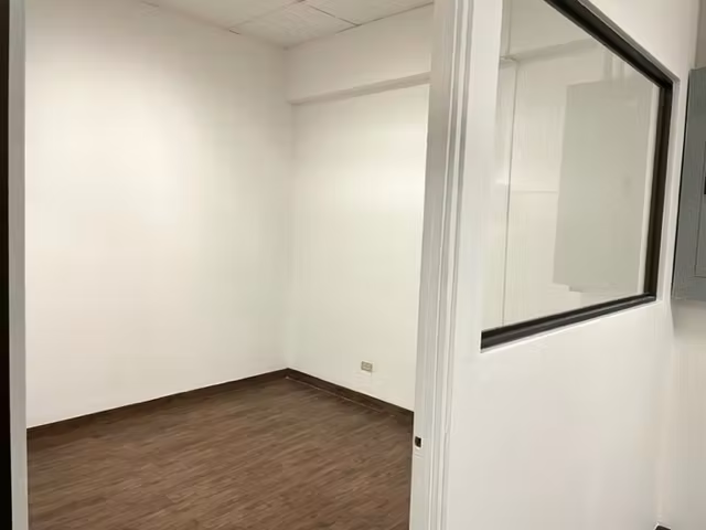 Amplio Local Comercial y Oficinas en Alquiler – Sabana Oeste | 350 m² - Imagen 8