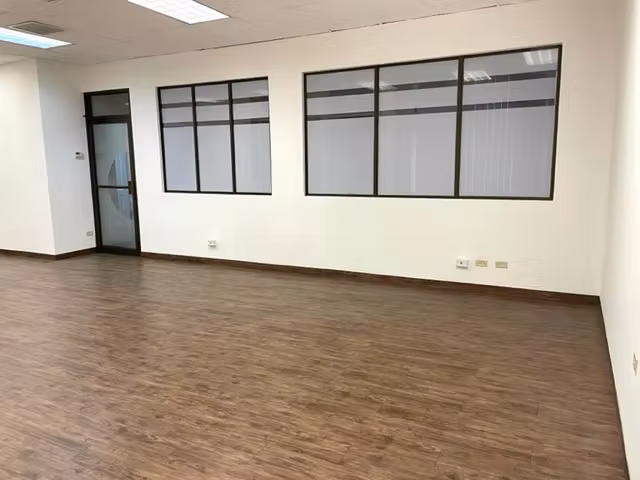 Amplio Local Comercial y Oficinas en Alquiler – Sabana Oeste | 350 m² - Imagen 14