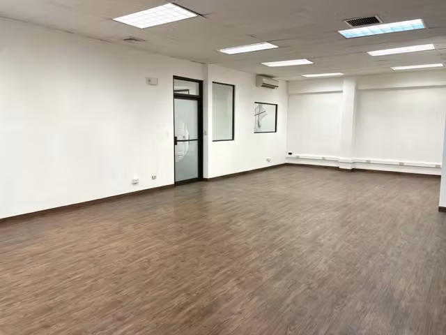 Amplio Local Comercial y Oficinas en Alquiler – Sabana Oeste | 350 m² - Imagen 12