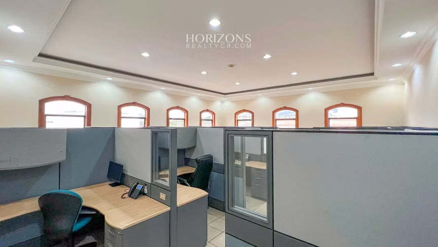 Edificio de Oficinas En Venta a 50 metros del TEC instituto tecnologico Cartago hrc25