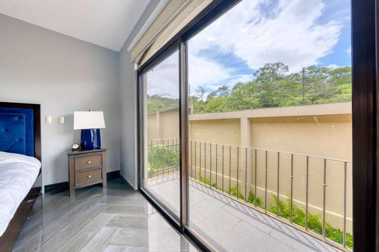 Se Vende Casa Condominio Loma Real Guachipelín Escazú 3 Habitaciones todas con Baño mas Oficina y Jacuzzi NOJ1268OR - Imagen 15