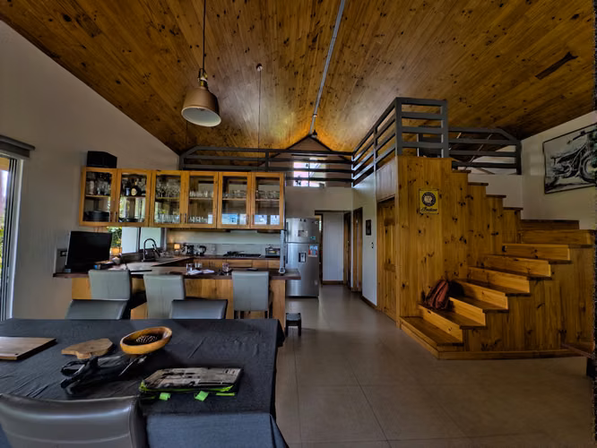 VENTA CASA DE UN NIVEL MAS MEZANINE CON AMPLIO JARDÍN  - Imagen 2