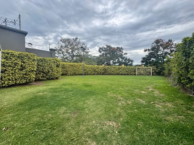 Venta de lote en condominio, zona de Lindora - Imagen 7