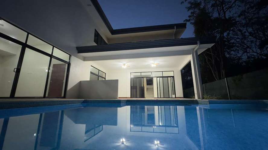 SE VENDE EXCLUSIVA CASA EN CONDOMINIO COLONIA BLANCA, LIBERIA - Imagen 1