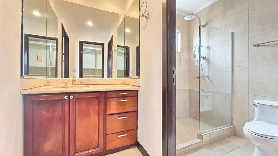 En Alquiler Hermosa Casa en Condominio en Guachipelín Sur de Escazú - Imagen 14