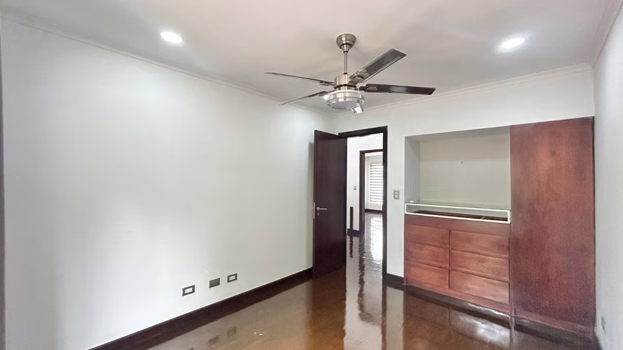 En Alquiler Hermosa Casa en Condominio en Guachipelín Sur de Escazú - Imagen 16
