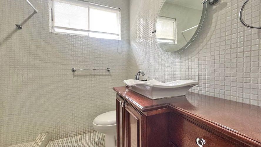 En Alquiler Hermosa Casa en Condominio en Guachipelín Sur de Escazú - Imagen 19