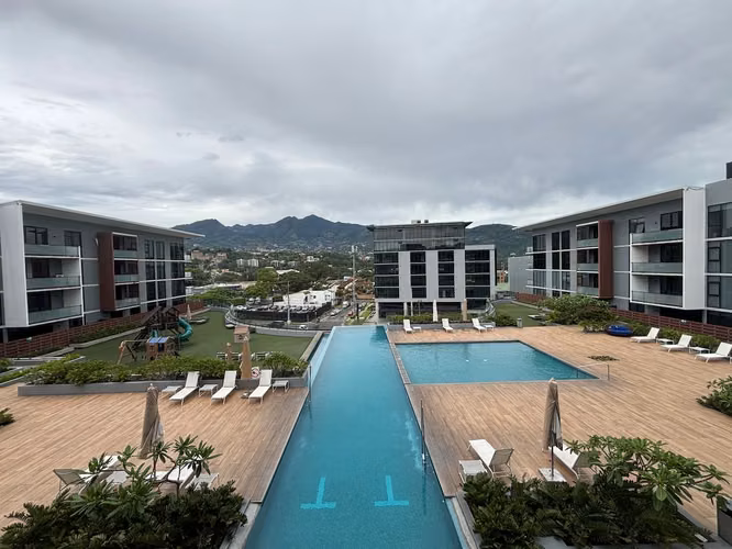 ALQUILER DE APARTAMENTO ESQUINERO EN ESCAZÚ VILLAGE CON LINEA BLANCA