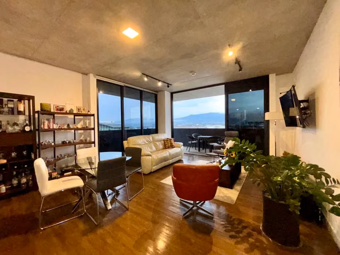 ALQUILER DE APARTAMENTO ESQUINERO EN ESCAZÚ VILLAGE CON LINEA BLANCA - Imagen 11