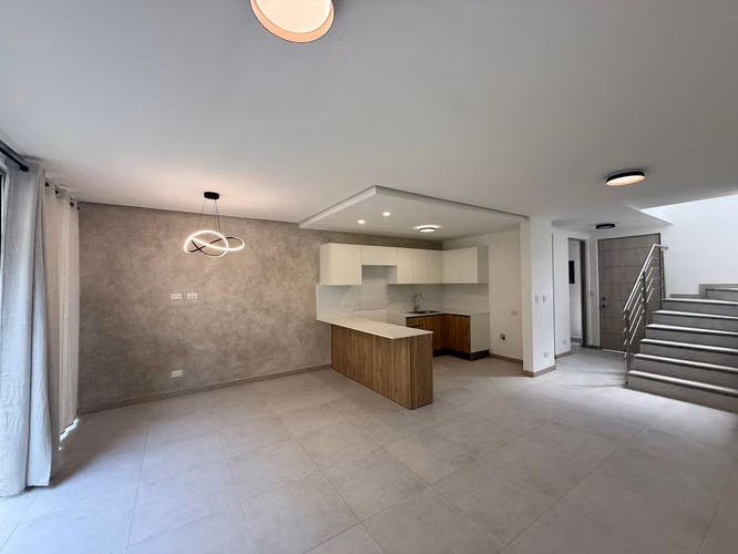ALQUILER DE CASA EN DISTRITO 5 PARA ESTRENAR CON LINEA BLANCA - Imagen 6