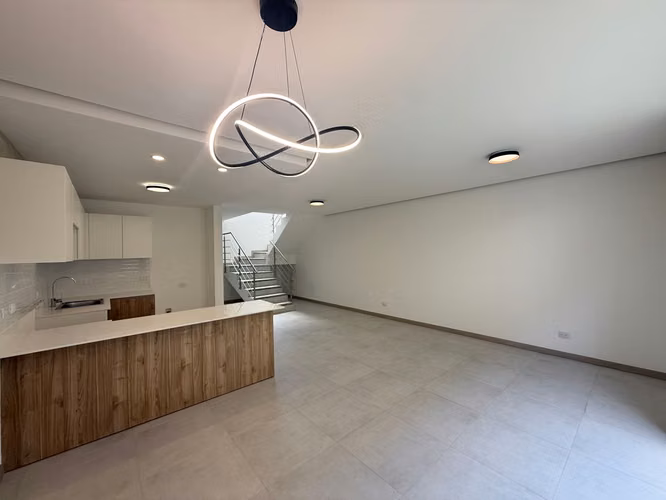 ALQUILER DE CASA EN DISTRITO 5 PARA ESTRENAR CON LINEA BLANCA - Imagen 2