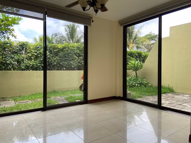 CASA EN CONDOMINIO EN ALQUILER SANTA ANA - Imagen 4
