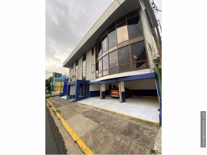 Se Alquila Oficina Ejecutiva, en Maria Luisa, San José.