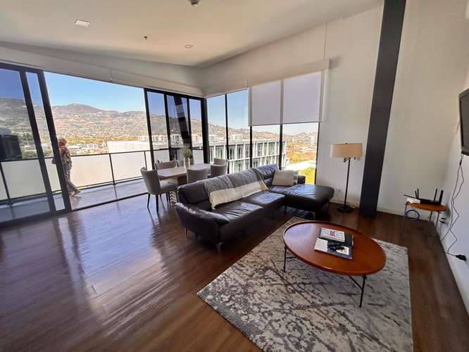 Moderno apartamento de 3 habitaciones en Escazú Village - Imagen 1