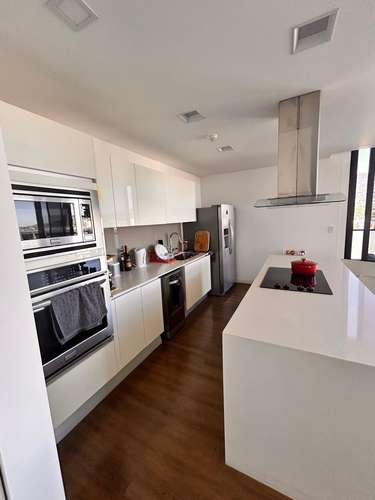 Moderno apartamento de 3 habitaciones en Escazú Village - Imagen 2
