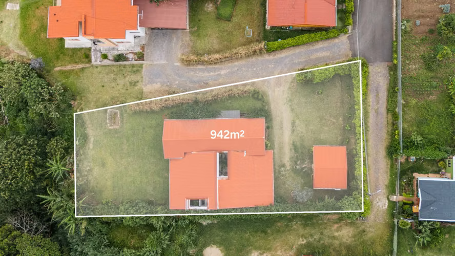 Casa de 3 Habitaciones con Jardines y Vista – Santa María de Dota - Imagen 2