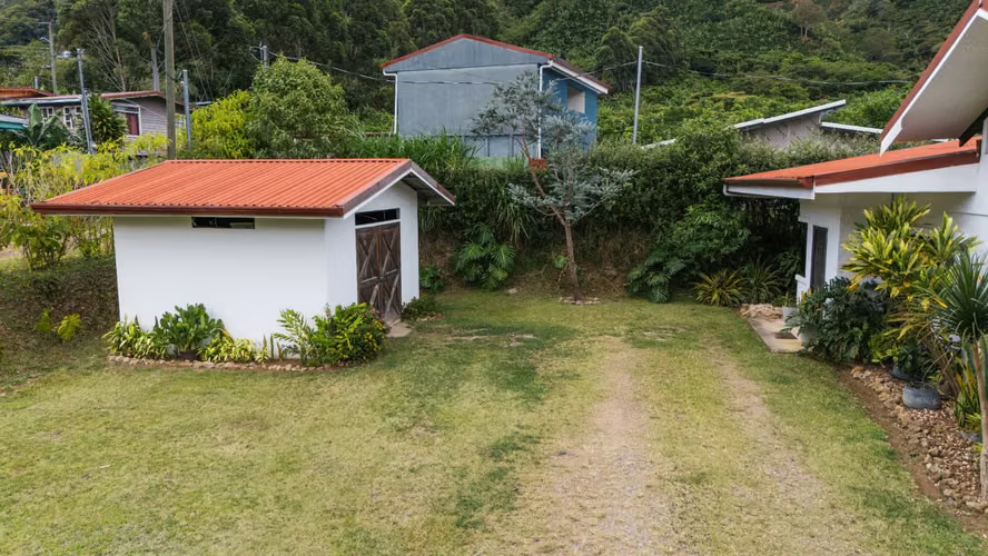 Casa de 3 Habitaciones con Jardines y Vista – Santa María de Dota - Imagen 10