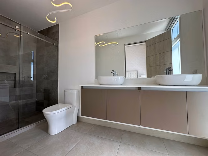   ALQUILER DE CASA NUEVA EN CONDOMINIO GUACHIPELÍN 310 - Imagen 10