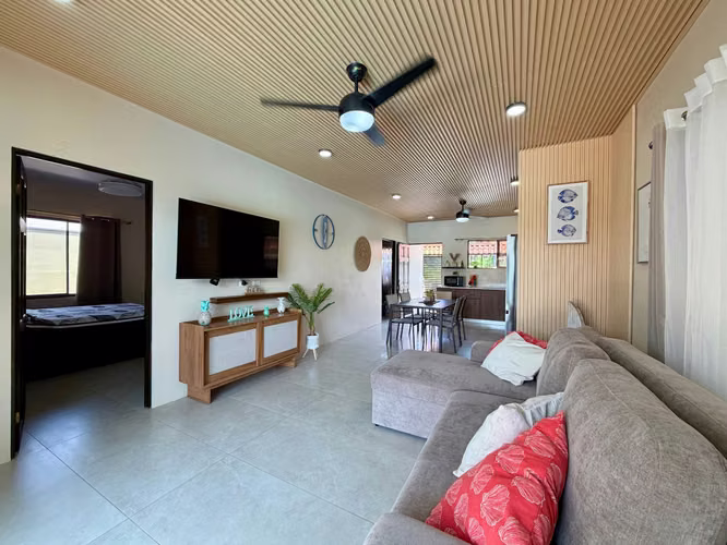 Casa con piscina en venta, Parrita, Puntarenas - Imagen 2