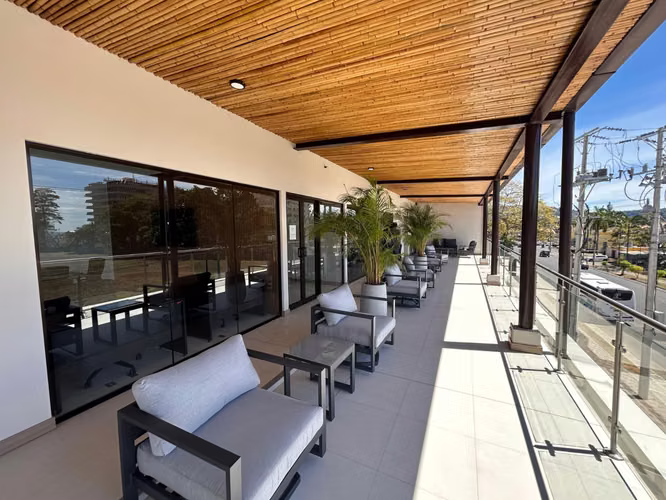 Apartamento moderno a 100 metros de la playa en Jacó - Imagen 15