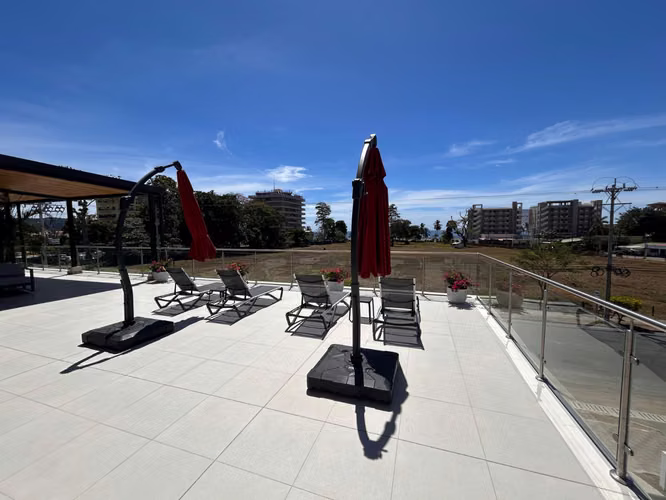 Apartamento moderno a 100 metros de la playa en Jacó - Imagen 13