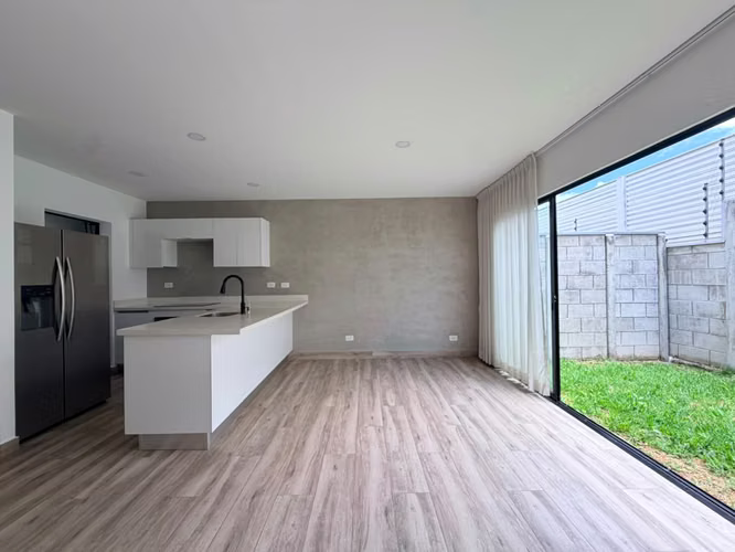 SE ALQUILA CASA VEN CONDOMINIO BALI, GUACHIPELIN DE ESCAZÚ  - Imagen 3