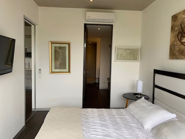 Venta de Apartamento Amueblado en Santa Ana con Excelente Ubicación - Imagen 11