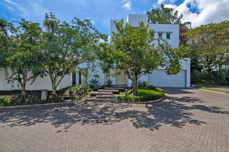 Casa Moderna de Lujo 5 Hab, Piscina Privada y Vistas en Escazú - Imagen 20