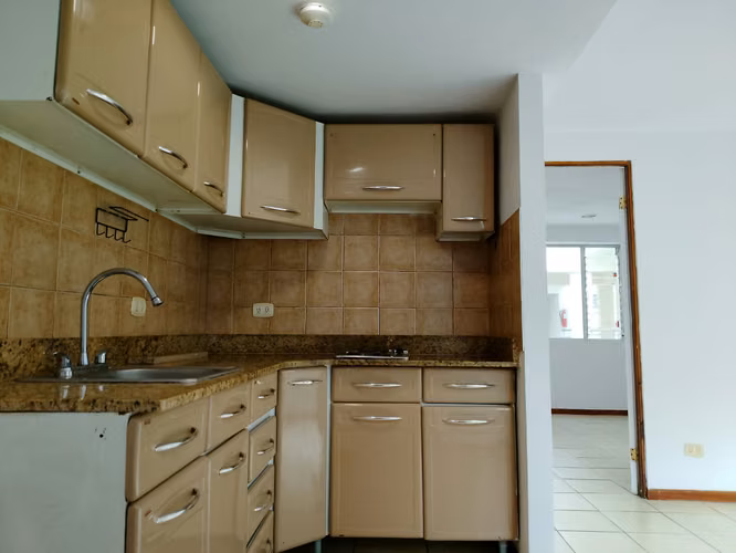 ALQUILER DE ACOGEDOR APARTAMENTO EN CONDOMINIO EN SAN JOSE CENTRO/ NO COCHERA/ - Imagen 2