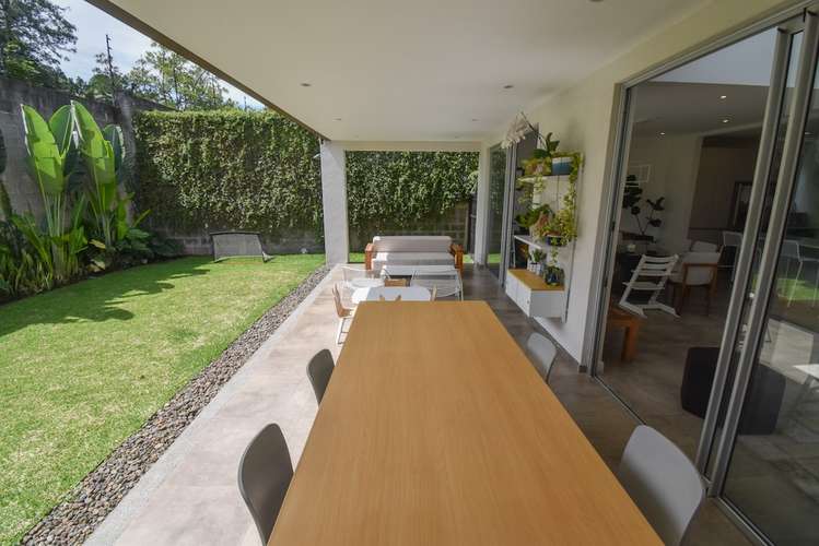 VENTA DE CASA MODERNA EN CONDOMINIO DUKANA EN GUACHIPELIN DE ESCAZÚ  - Imagen 8