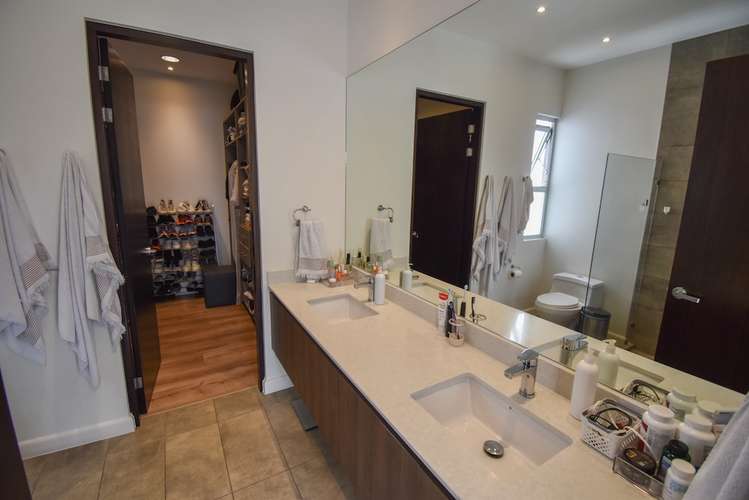 VENTA DE CASA MODERNA EN CONDOMINIO DUKANA EN GUACHIPELIN DE ESCAZÚ  - Imagen 14