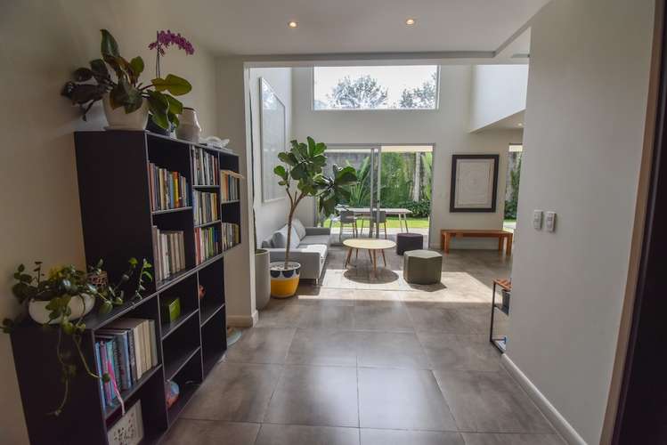 VENTA DE CASA MODERNA EN CONDOMINIO DUKANA EN GUACHIPELIN DE ESCAZÚ  - Imagen 9