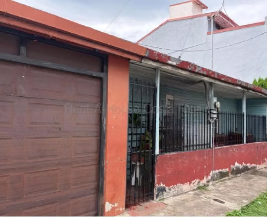 Unique investment opportunity in the center of Tibás! Price: 130,000,000 (negotiable).