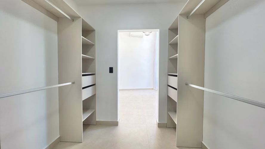 ¡CASA ESQUINERA A ESTRENAR EN ALQUILER! Entre Guachipelín Norte de Escazú y Pozos Norte - Imagen 9