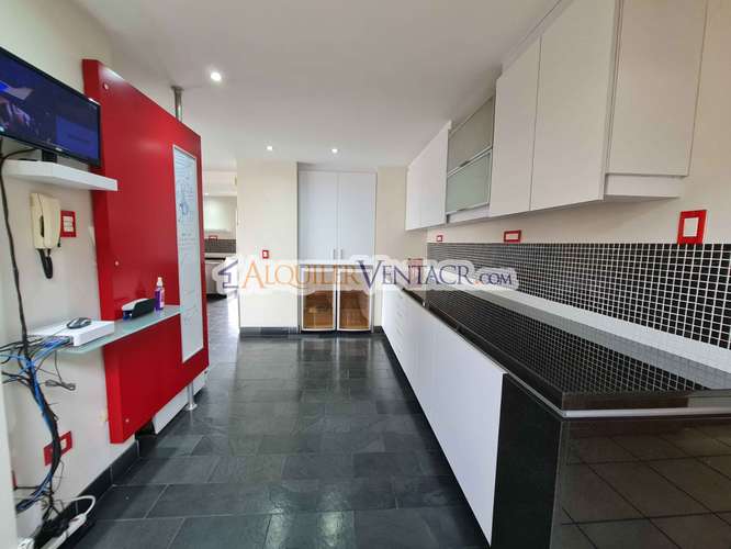 CASA CON PISCINA PROPIA Y VISTAS CON 2.266 M2 LOTE EN ALTO LAS PALOMAS SANTA ANA - Imagen 9