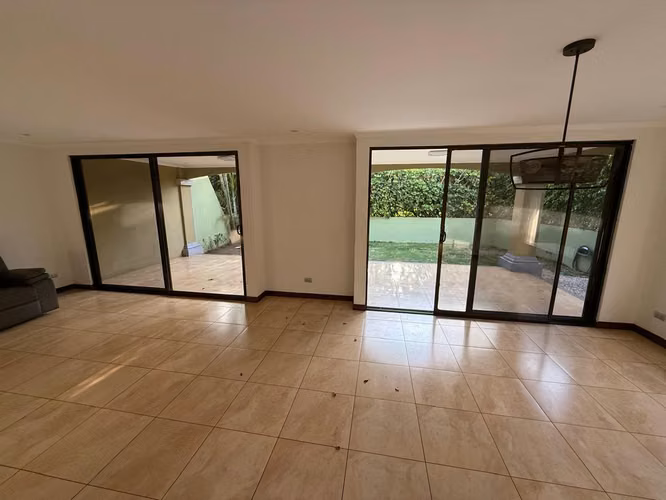 Almeria, linda-amplia 260 m2, L. Blanca, 3 hab, A/C, 2.5 baños, terraza, patio, sala TV, amenidades. - Imagen 4
