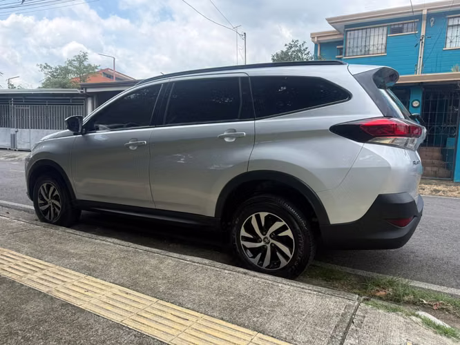Toyota Rush G 2020 | 7 Pasajeros | Manual | 1.5L