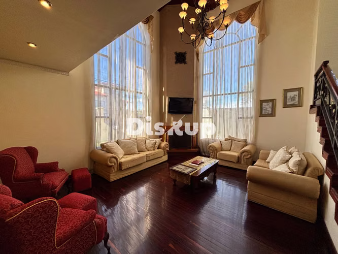 Venta de preciosa casa de 5 hab. Amplio patio. Residencial Altamonte. Curridabat - Imagen 2