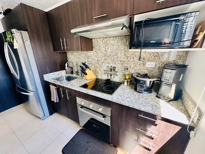 VENTA DE HERMOSO APARTAMENTO EN PISO 8 EN CONDOMINIO 9-10 COMPLETAMENTE AMOBLADO Y EQUIPADO - Imagen 4
