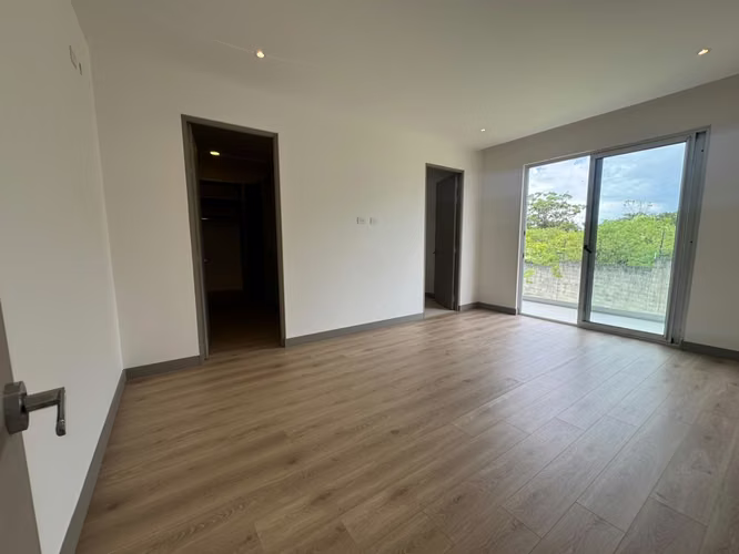 Apartamento amplio en Condominio de Escazú Guachipelin  - Imagen 12