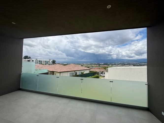 Apartamento amplio en Condominio de Escazú Guachipelin  - Imagen 3