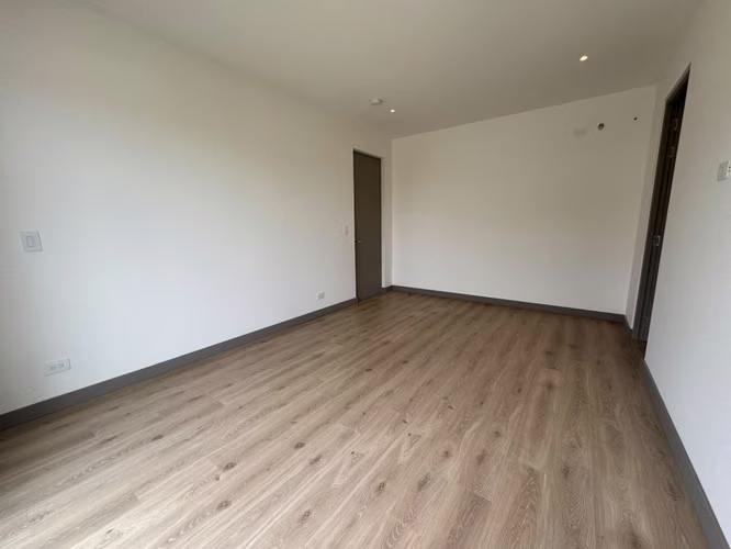 Apartamento amplio en Condominio de Escazú Guachipelin  - Imagen 16