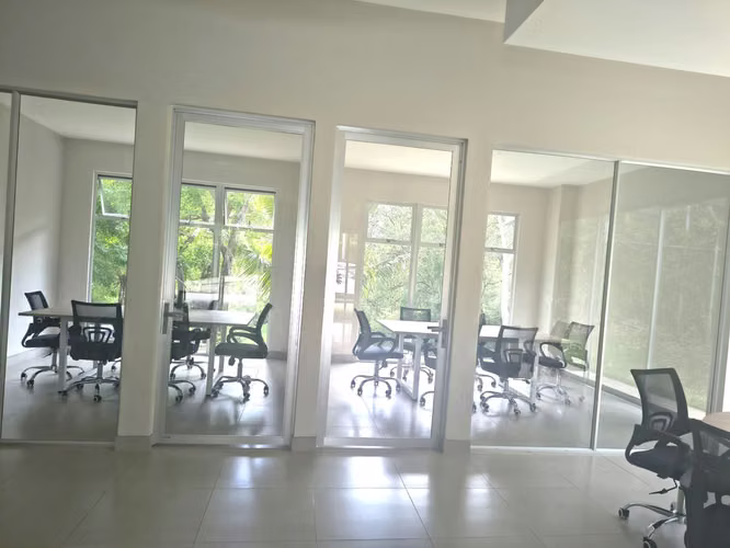 Apartamento con doble altura y vista verde en Escazú - Imagen 15