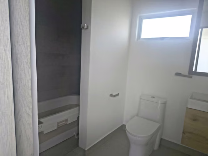Apartamento con doble altura y vista verde en Escazú - Imagen 8