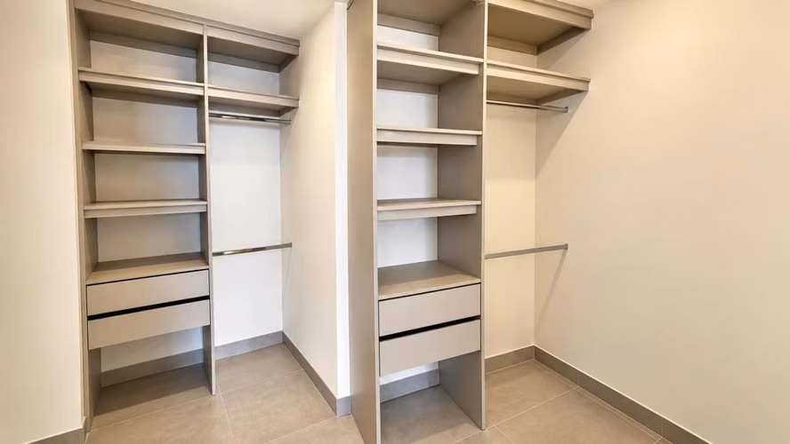 Venta de apartamento (penthouse) en torre de la Sabana con línea blanca